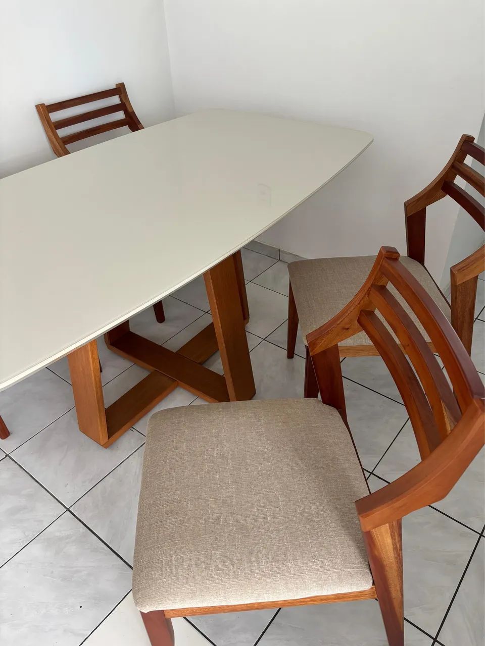 Vendo Mesa com cadeiras