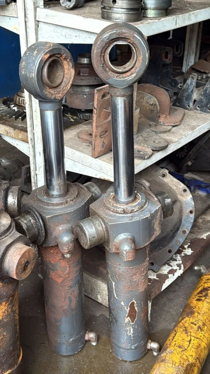 Cilindro Giro Retroescavadeira Randon Rk406B e RD p/n 219002216