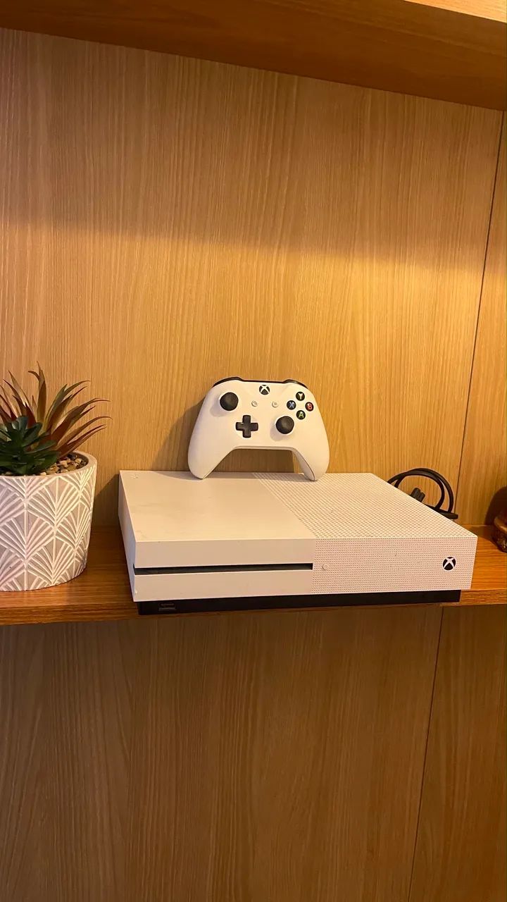 Xbox One S 1TB + Controle Original - Funcionando Perfeitamente!