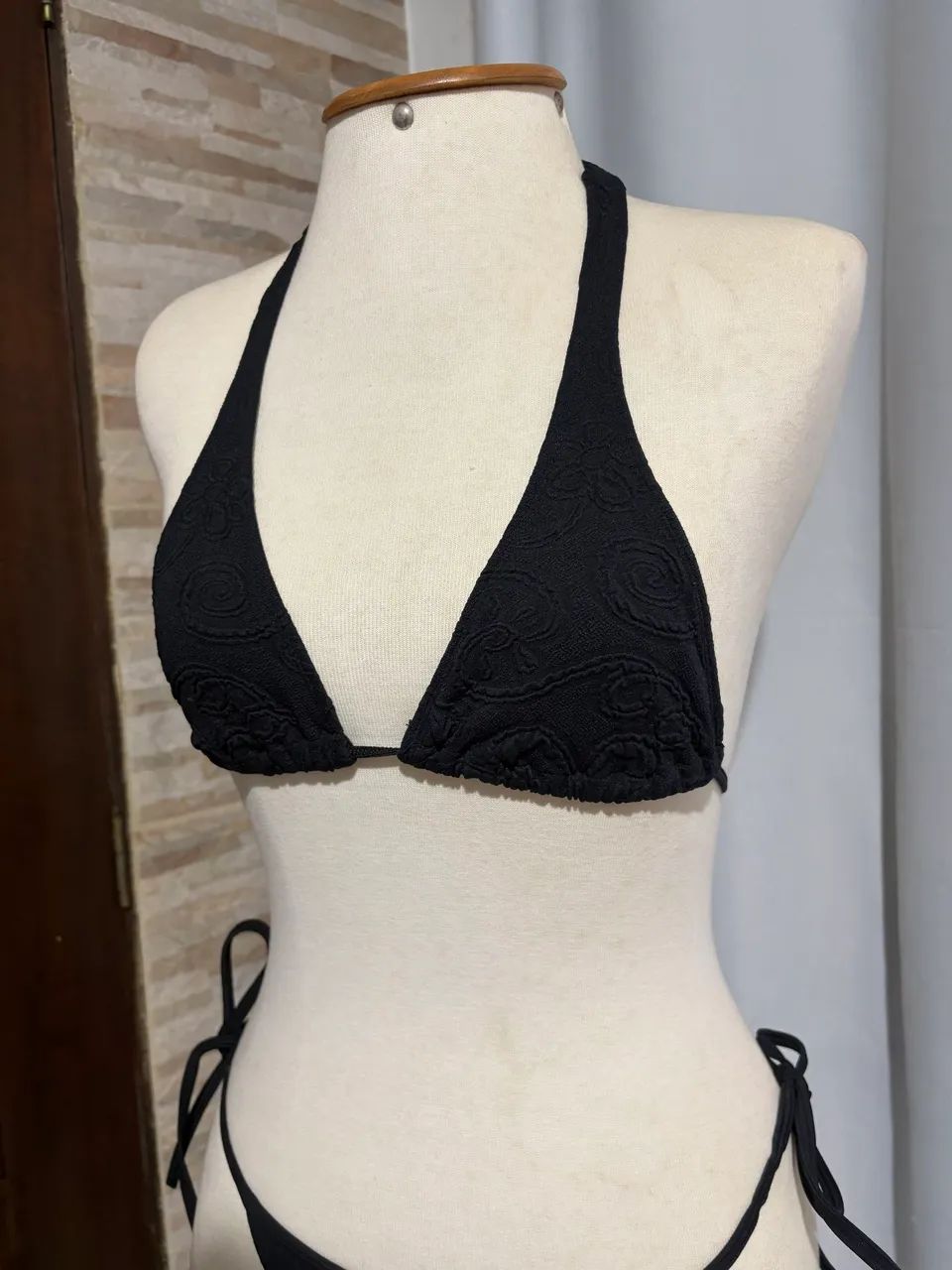 Conjunto biquíni preto em relevo  - Foto 3