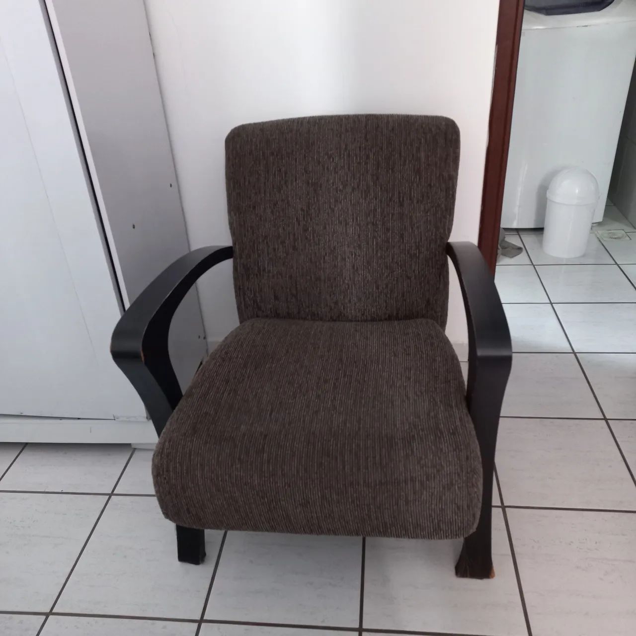 Vendo poltrona marrom - Foto 3