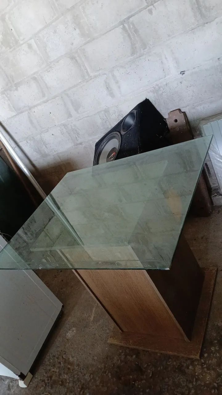 Mesa e esmalteiro