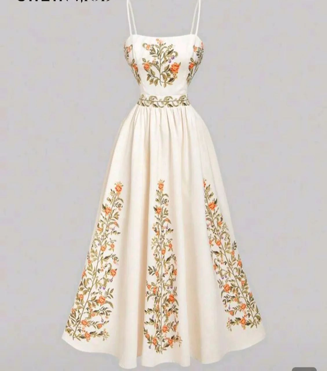 Vestido com detalhes florais