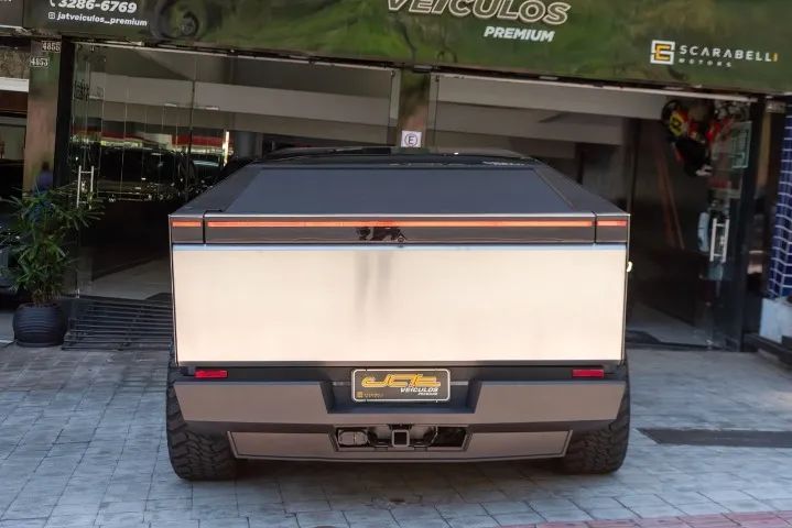 Tesla Cybertruck Foundation, foto 6 de 17