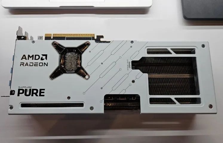 AMD RX 9070 XT 16GB Sapphire Pure White New FSR4 (Nova) - Placas