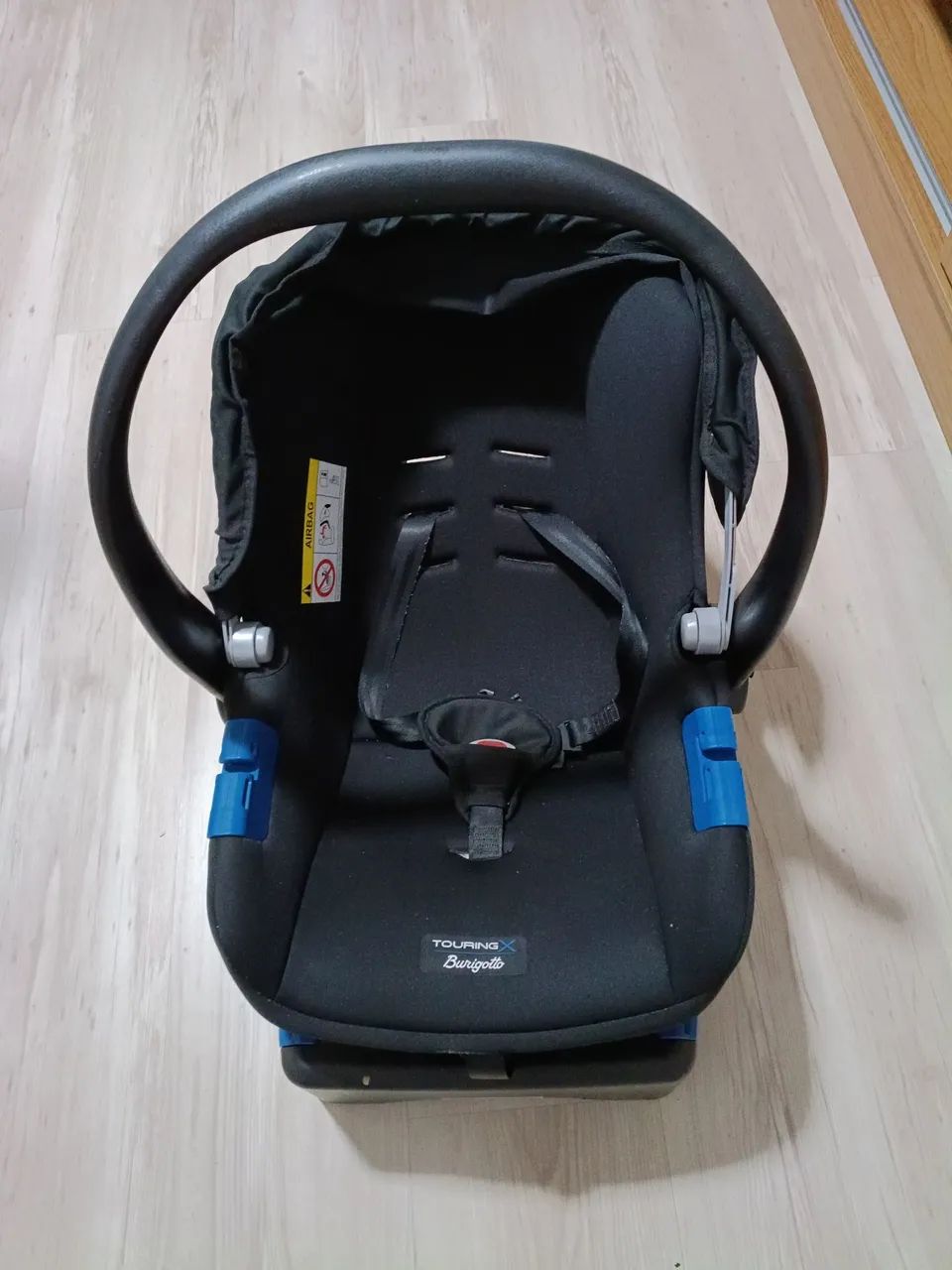 Vendo carrinho, bebê conforto e base Burigotto.