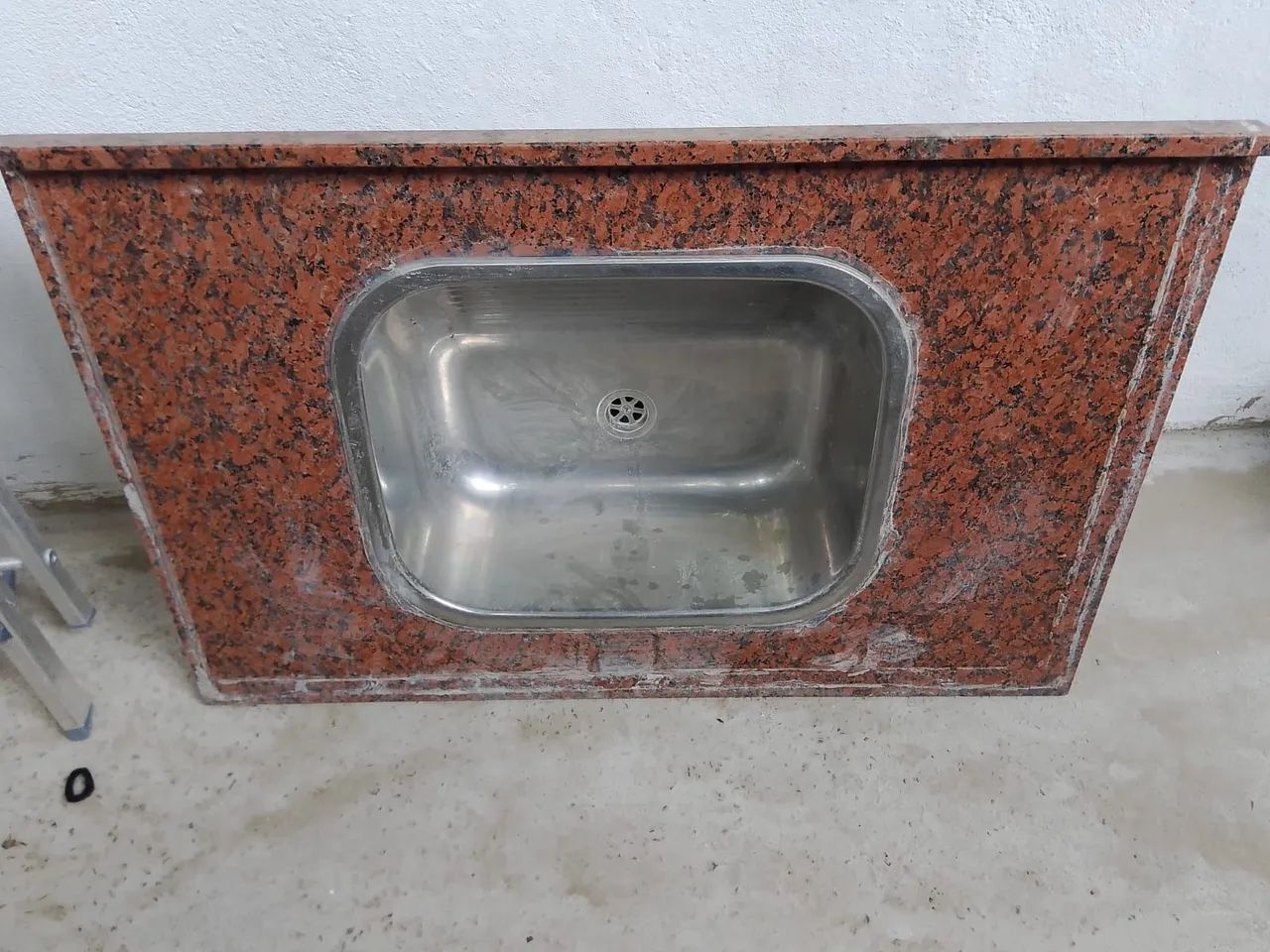 Vendo tanque e bancada em mármore marrom