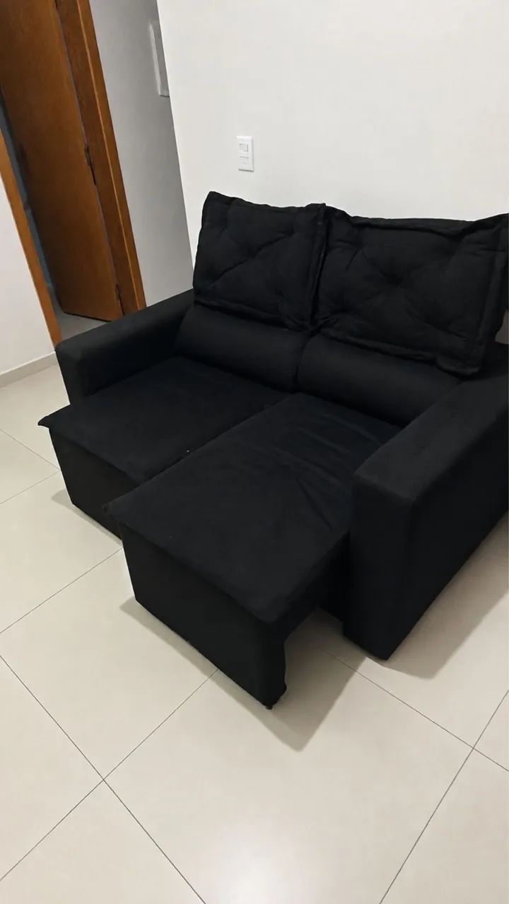 Sofá preto 2 lugares - confortável e bem conservado