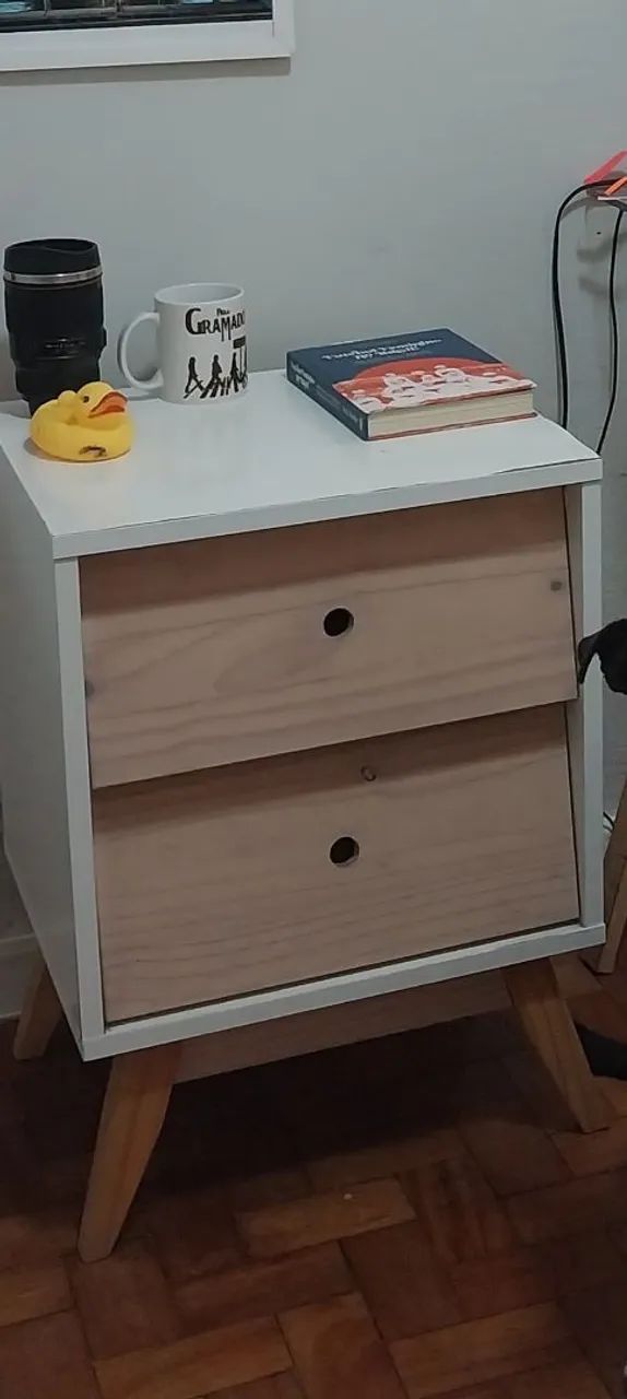 Mesa de cabeceira