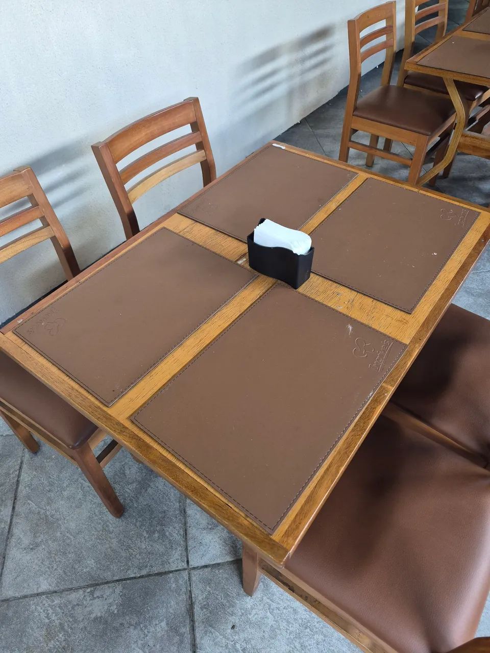 Jogo de mesas para restaurante 
