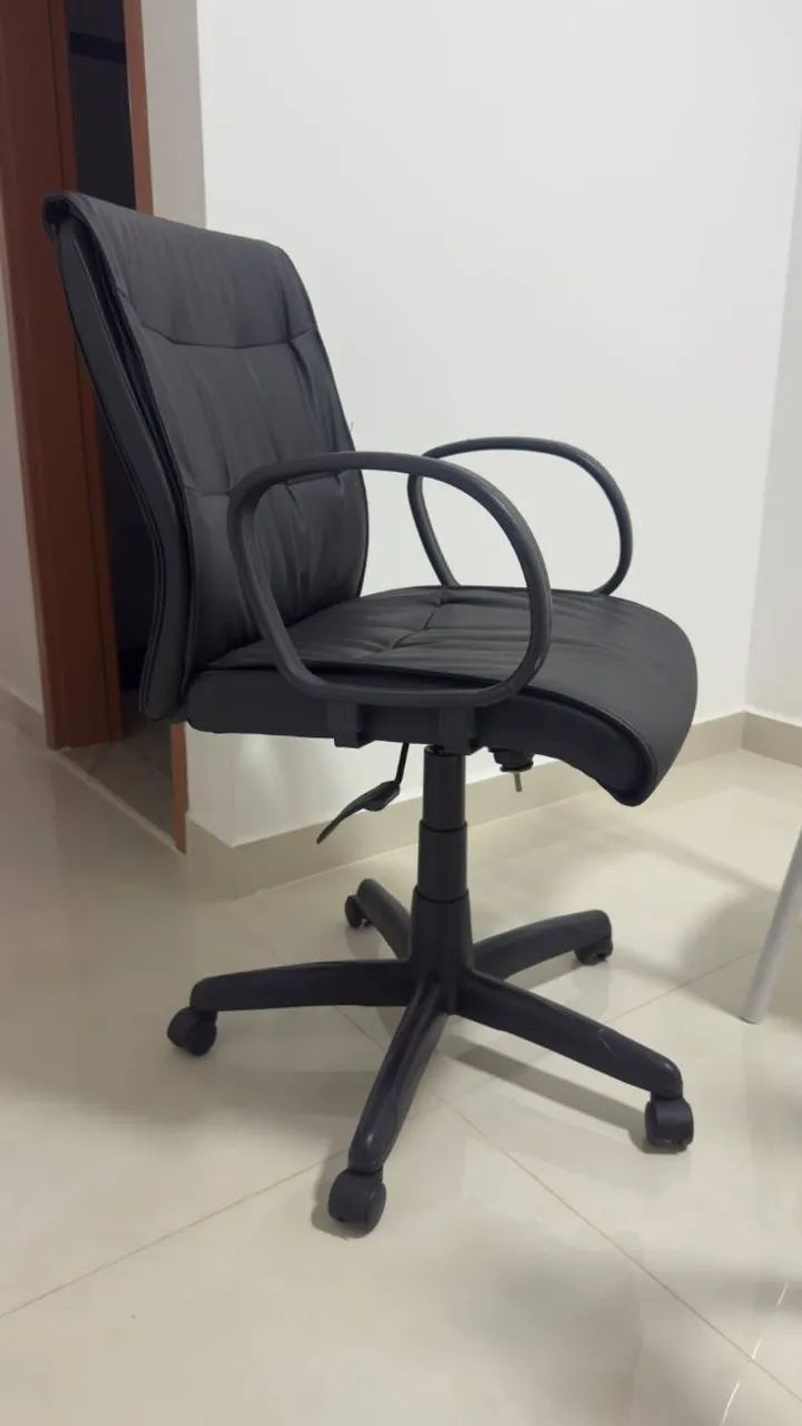 CADEIRA EXECUTIVA DE ESCRITÓRIO - PRETA - Foto 2