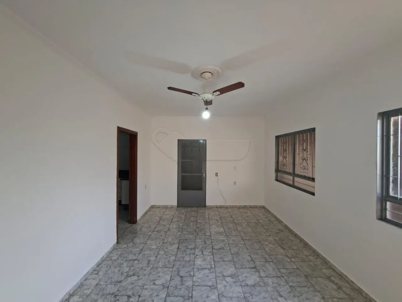 Casa residencial com 03 quartos no Jardim São Francisco. - Foto 4