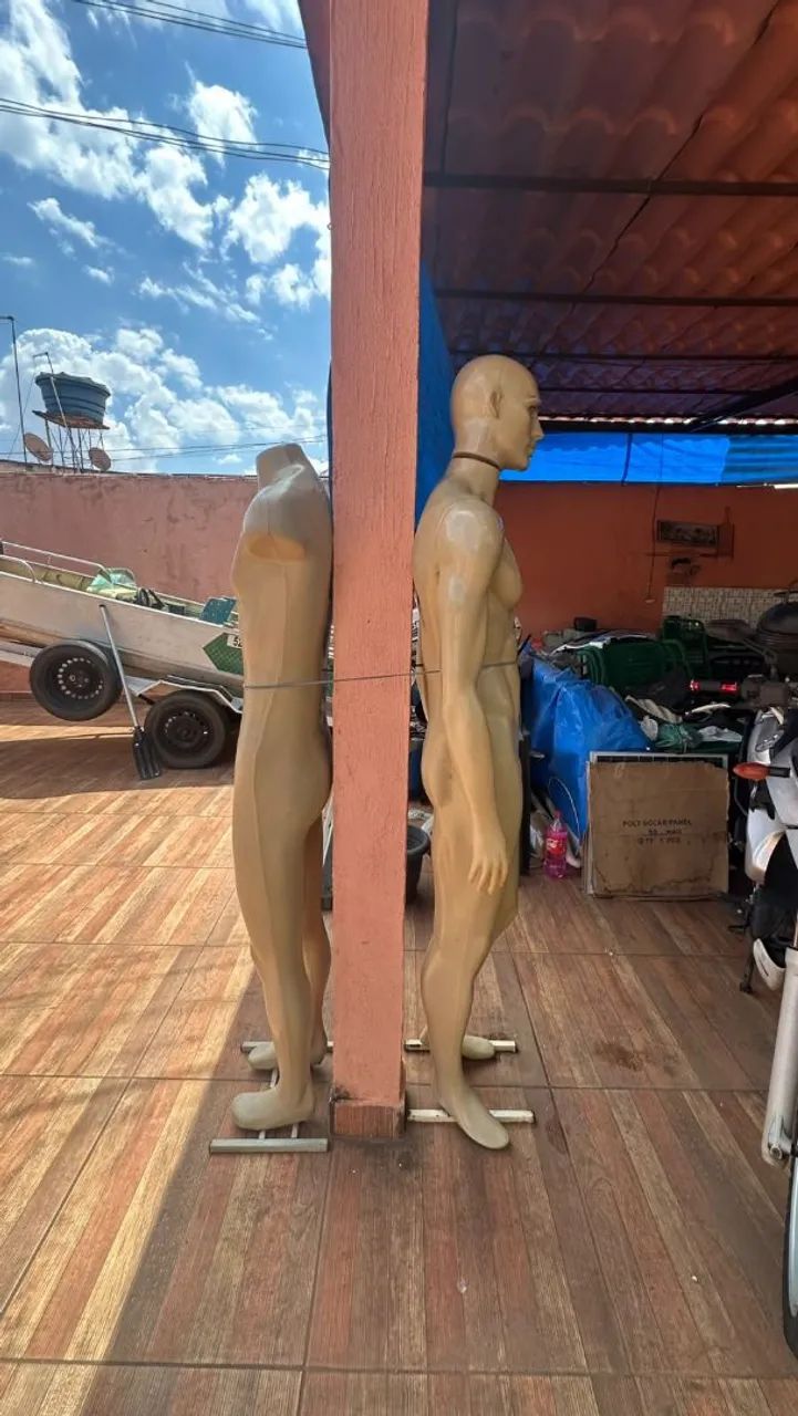 Vendo MANEQUIM semi novo