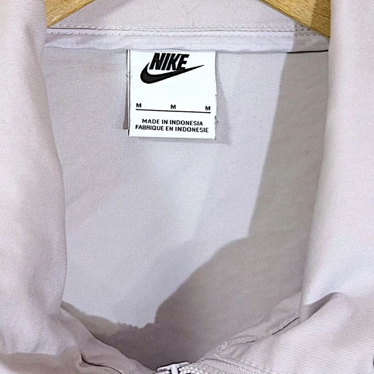 Jaqueta tipo Parka Nike sem uso - Foto 4