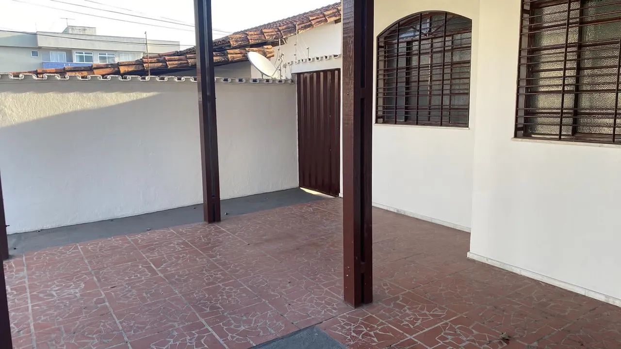 Alugo quarto no Santa Amélia