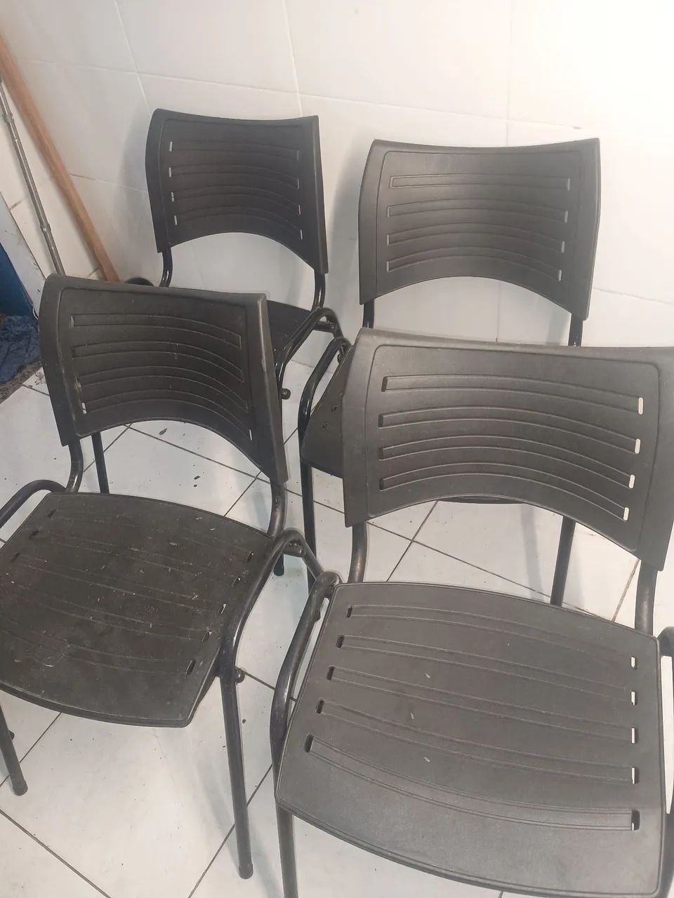 Conjunto de cadeiras com 4