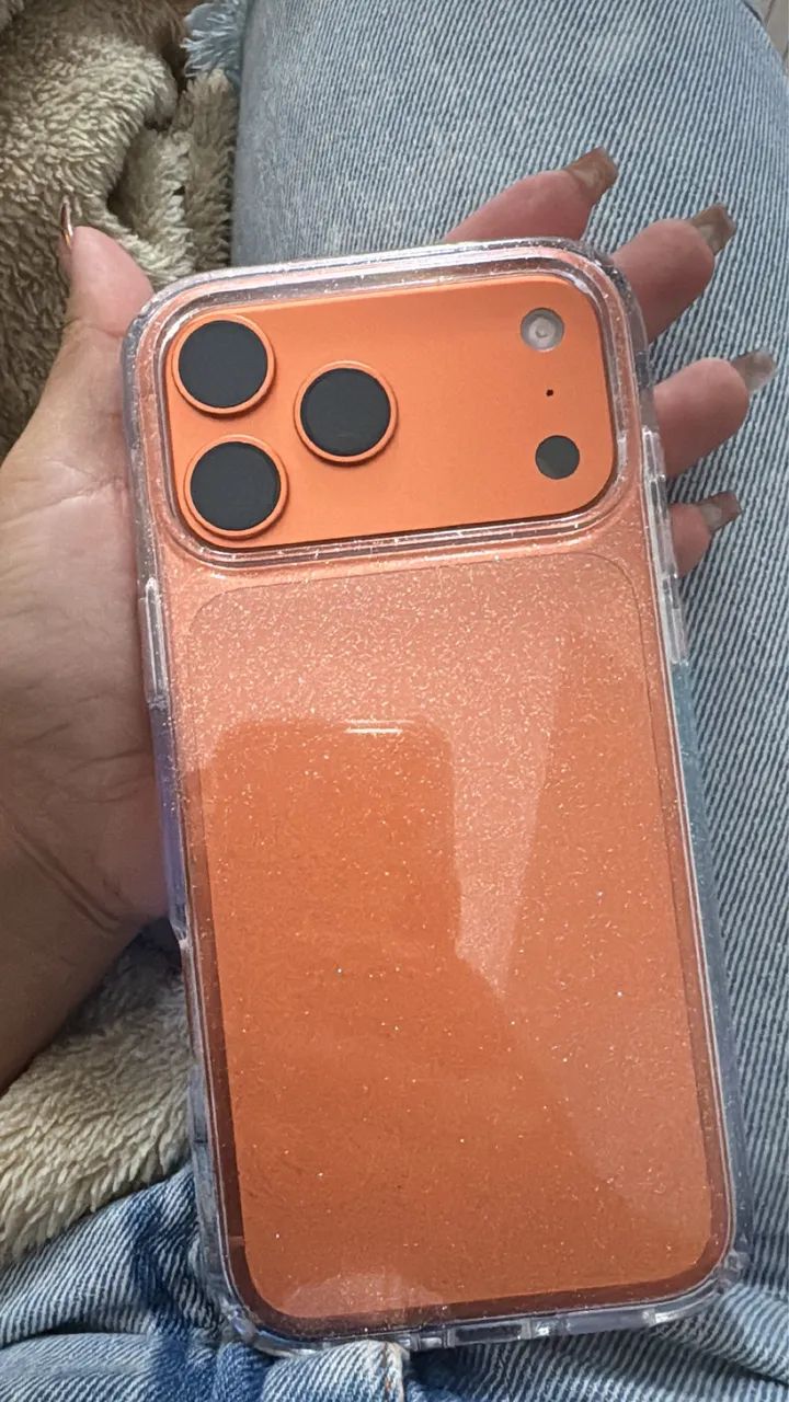 iPhone 17 pro max laranja. 