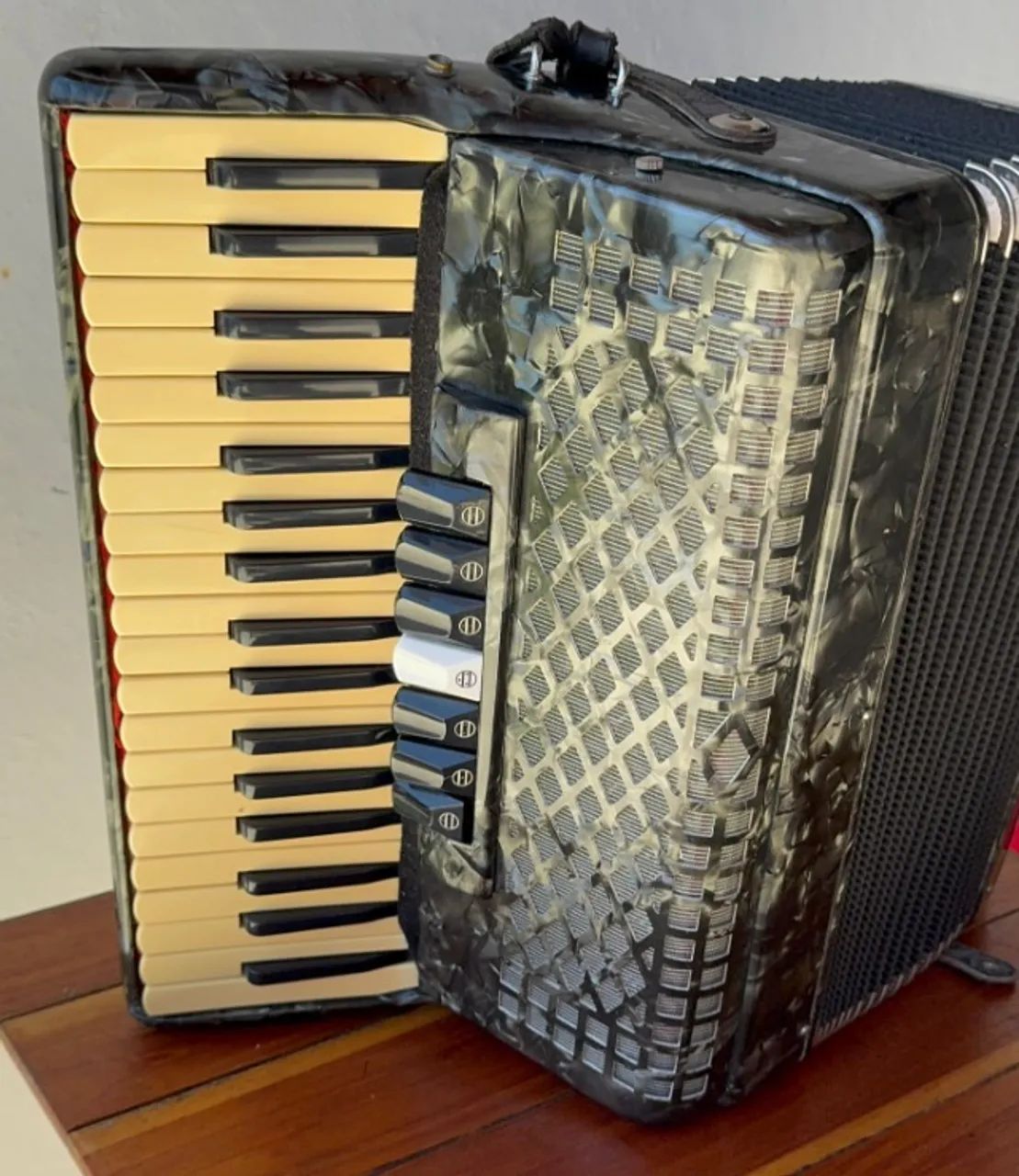 Acordeon Michael 80 Baixos com Case e Alças - Foto 5