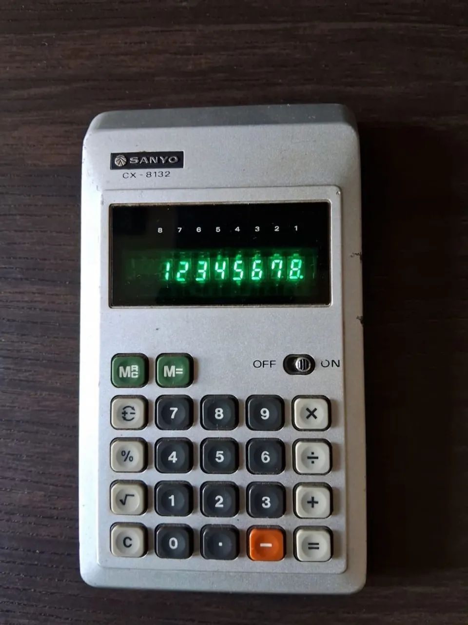 Calculadora antiga Sanyo CX 8132