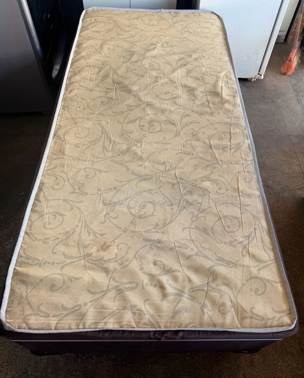 Cama box solteiro usada barata 