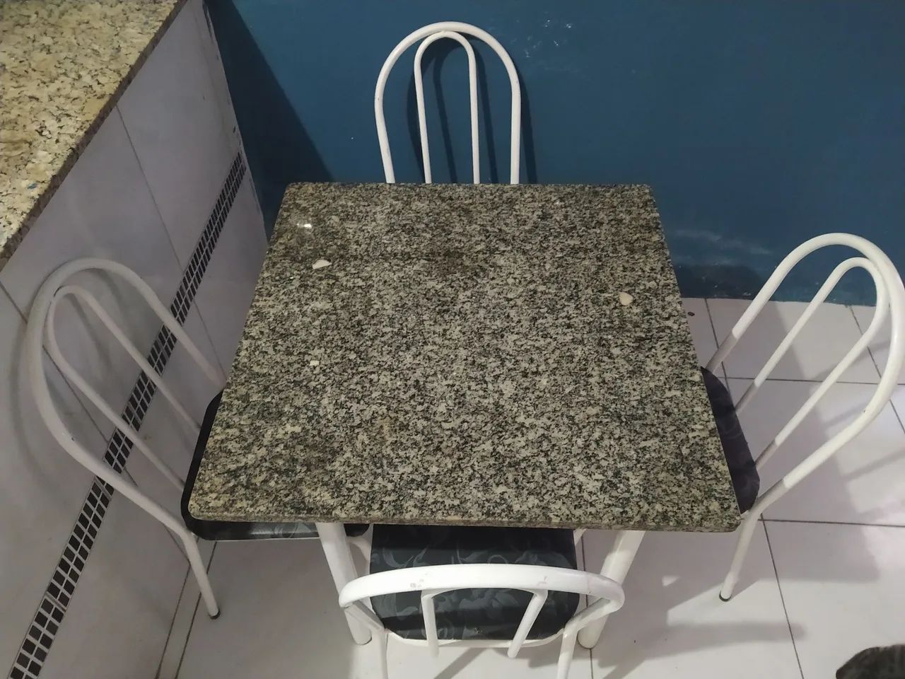 Mesa de mármore + 4 cadeiras  - Foto 2