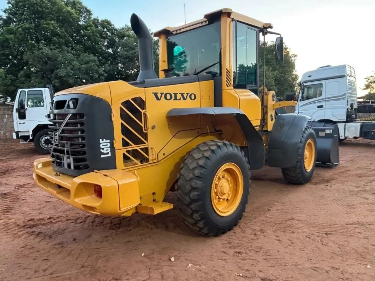 Máquina em excelente estado, pronta pra serviço  - Foto 4