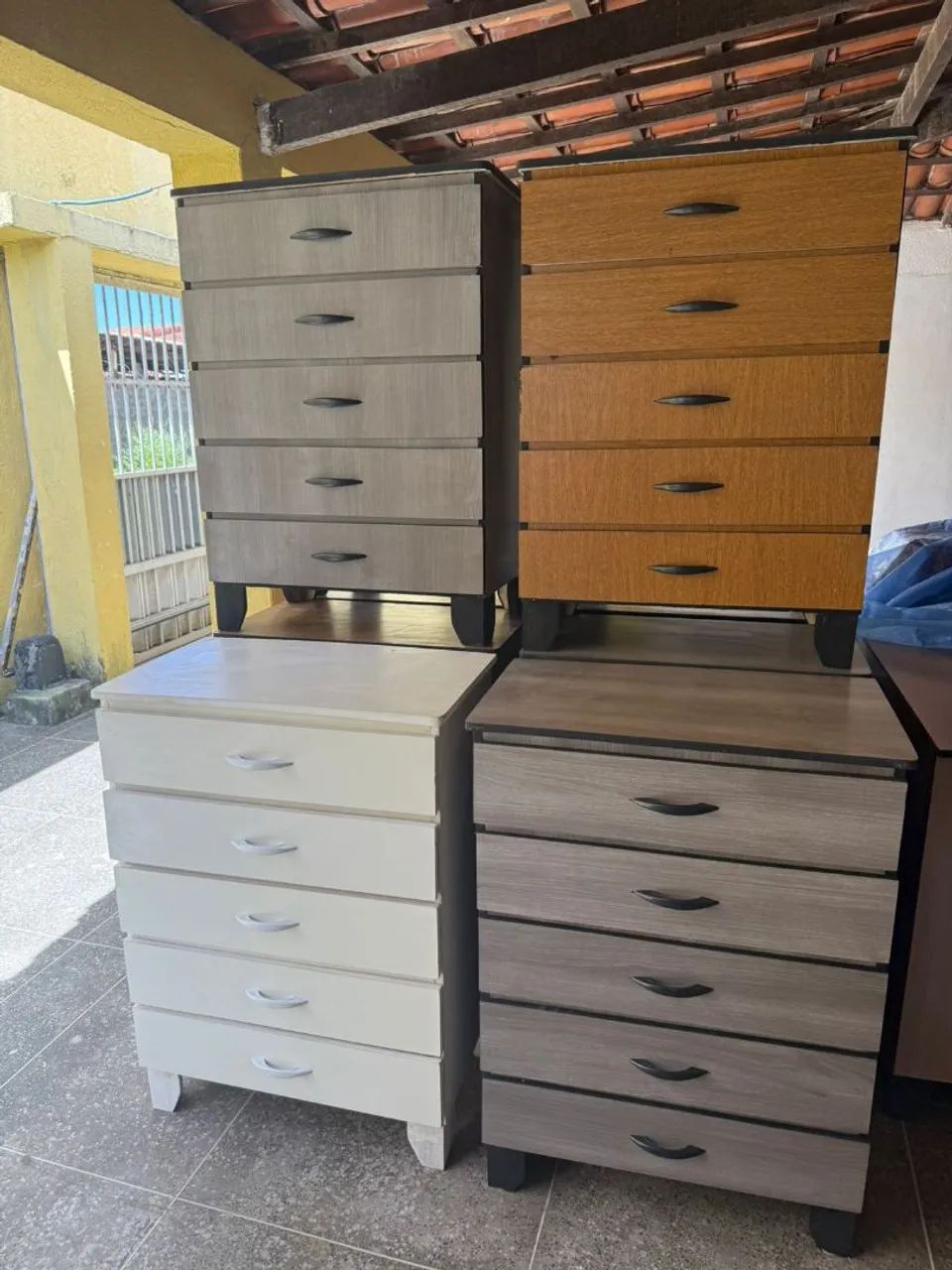 Cômoda roupeiro de 5 gavetas de madeira com MDF. - Foto 2