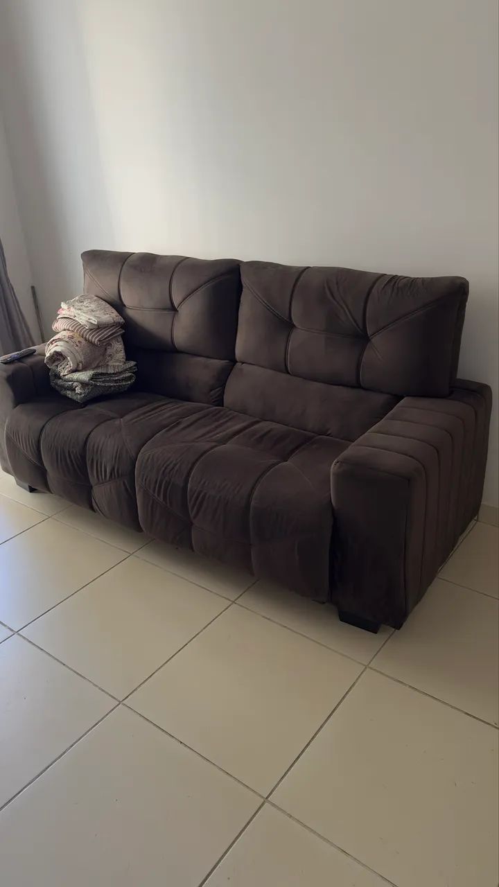 Sofá marrom 3 lugares