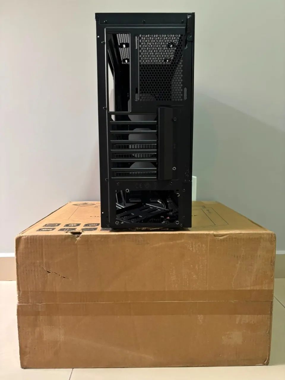 Gabinete Cooler Master MasterBox NR600 TG - Excelente Estado - Foto 3