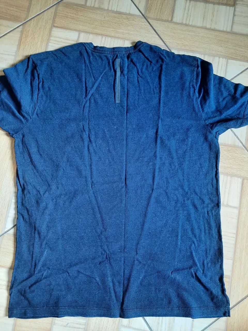 Camiseta Calvin Klein Jeans  - Foto 2