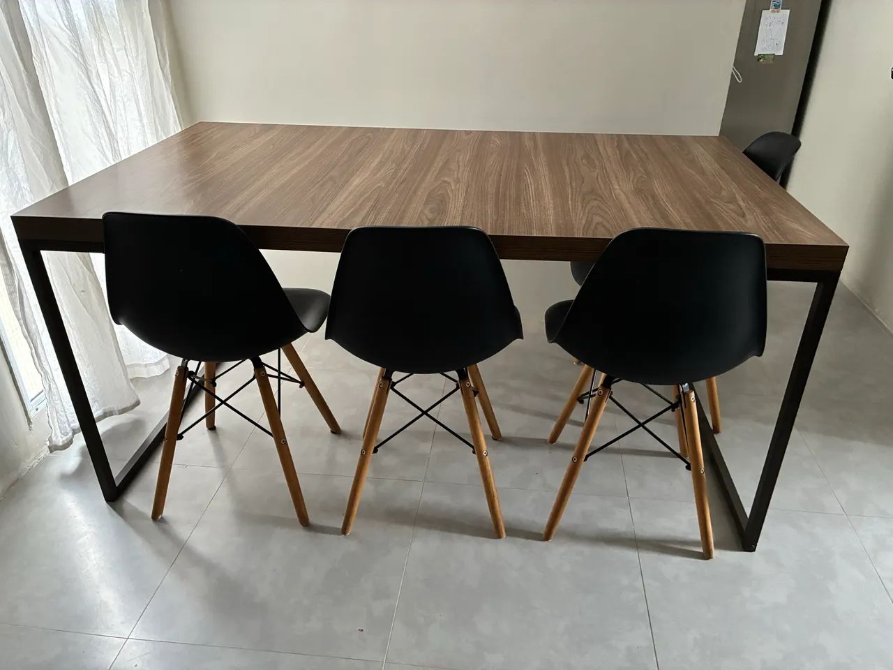 Mesa de jantar estilo industrial 