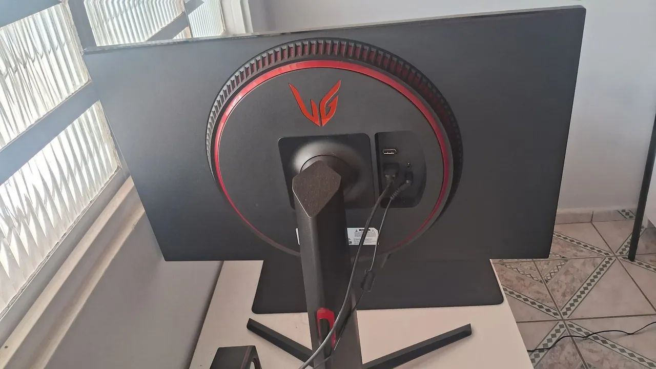 Monitor LG Ultragear 27 144hz 1ms IPS - Foto 4