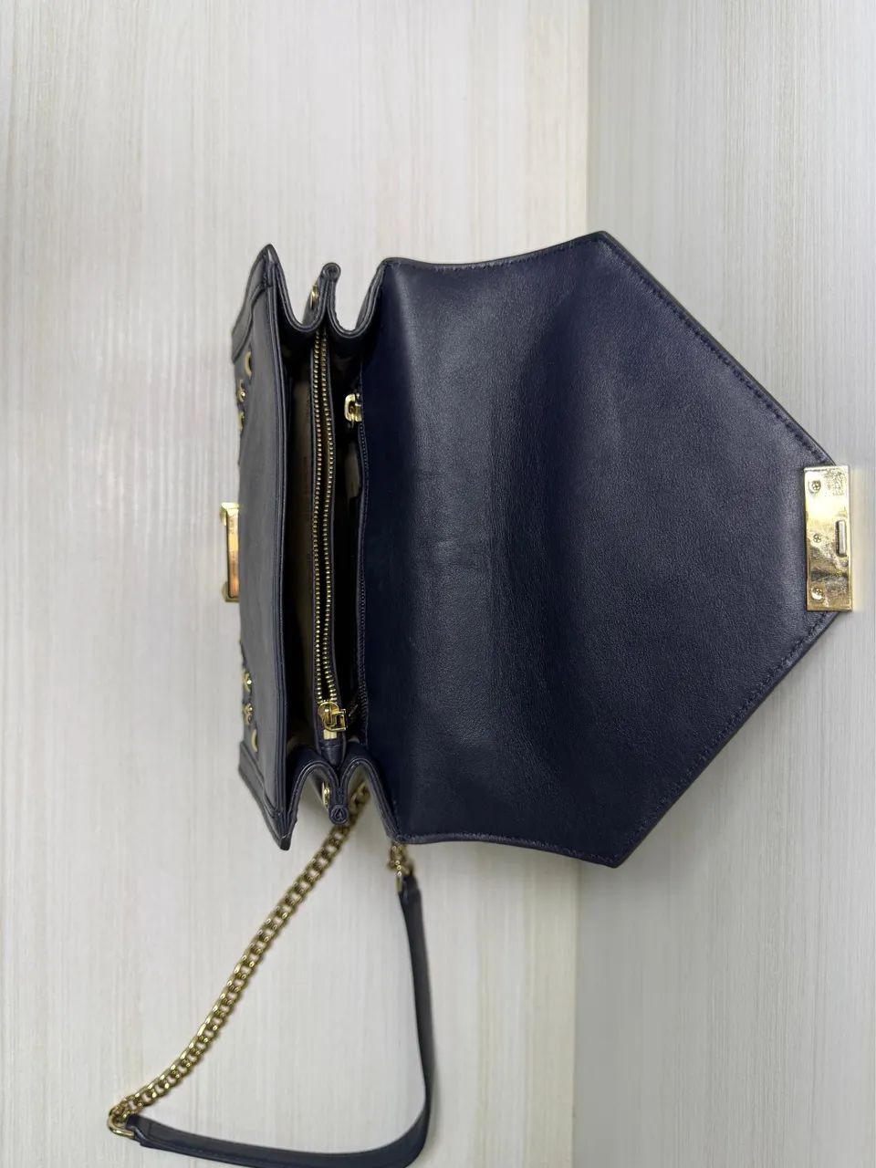 bolsa michael kors sloan studded azul marinho - Foto 4