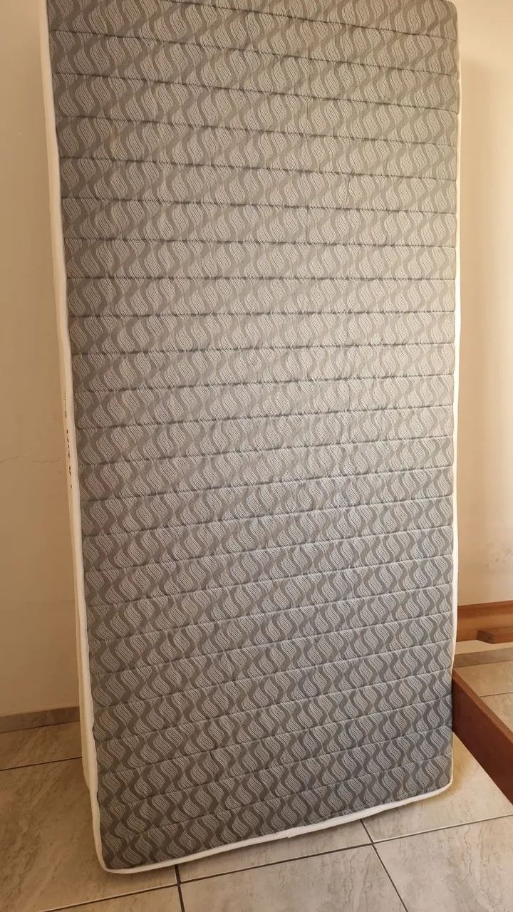 Cama de Solteiro e Colchão Semi Novo - Foto 5