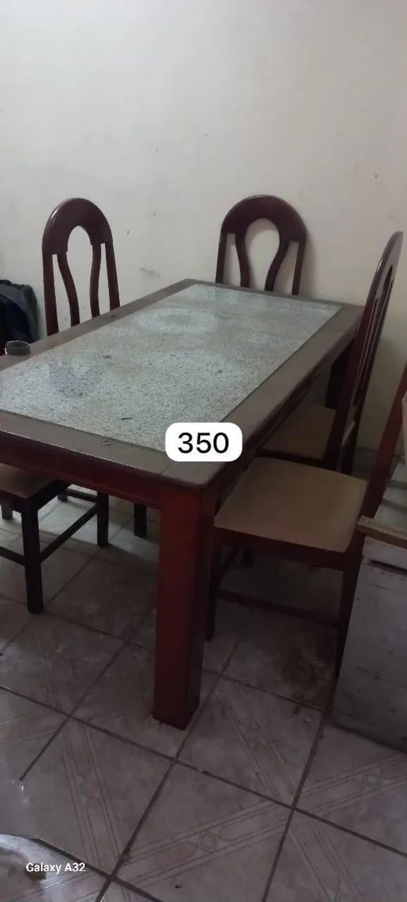 Mesa de jantar com pedra