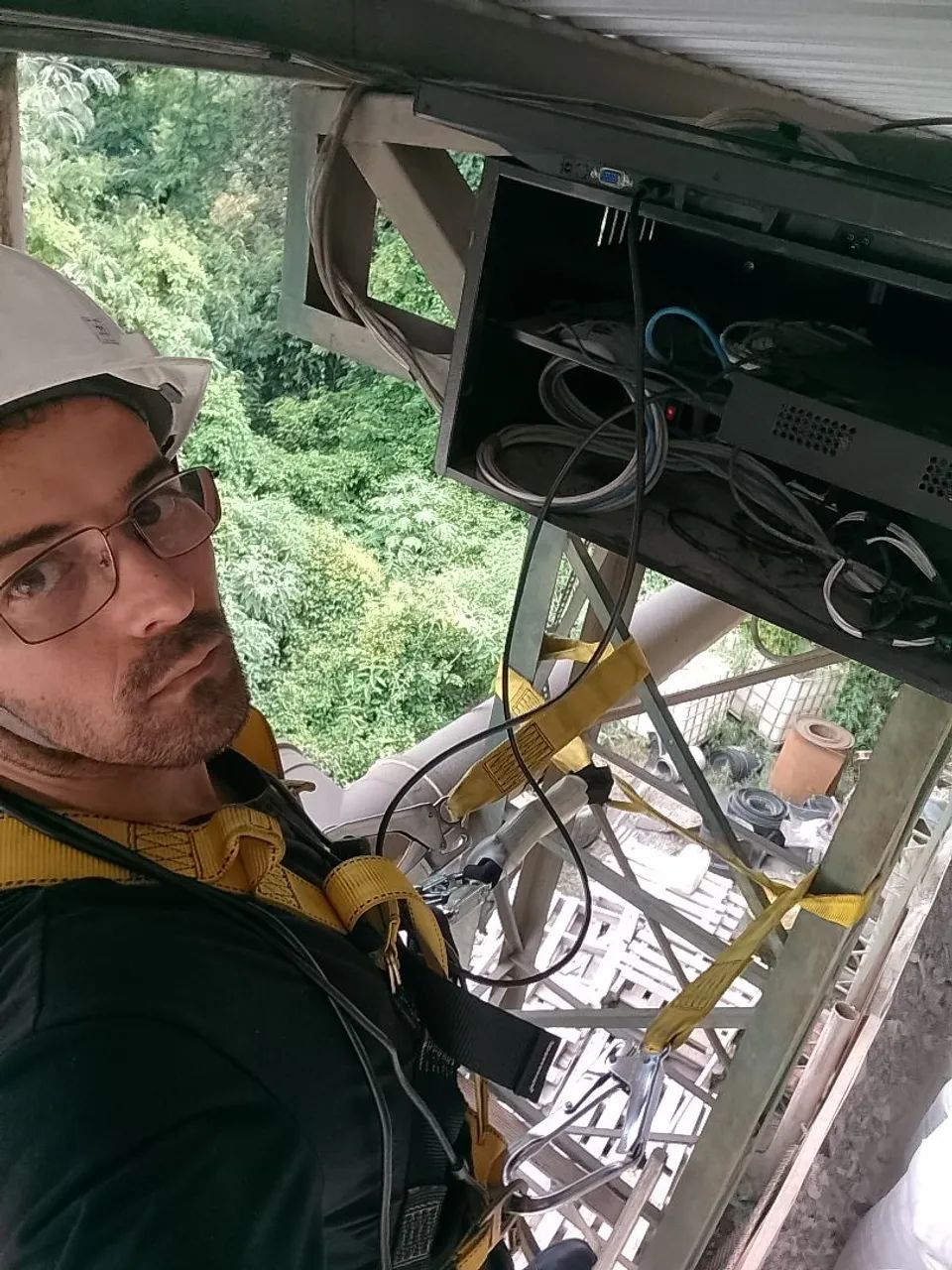 Desobstrução e passagem de cabos de fibra e rede de internet  - Foto 4