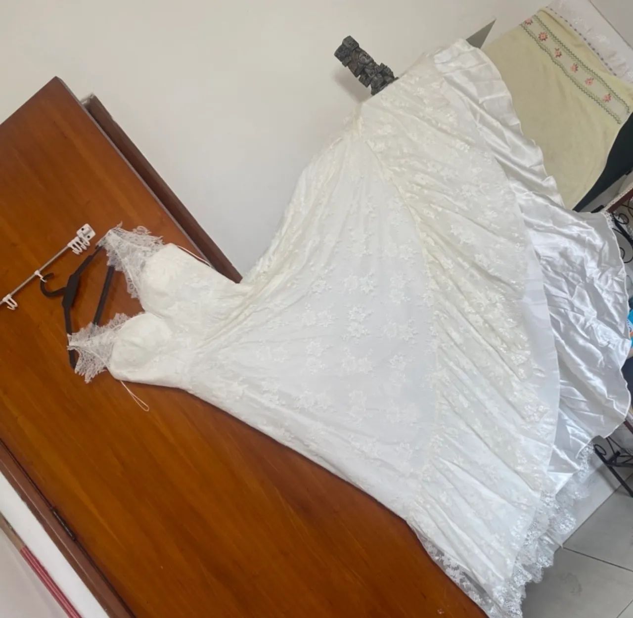 Vestido de noiva e mais 8 camisas e uma saia - Foto 3