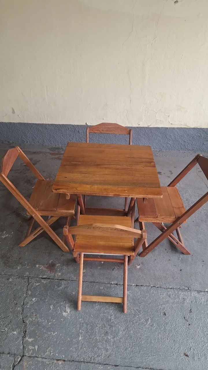 Mesa dobrável com 4 cadeiras  - Foto 2