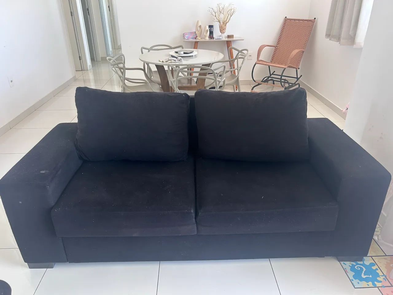 Sofá preto 3 lugares  - Foto 4
