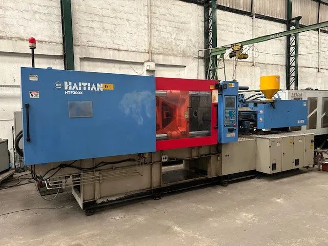 Injetora Plástico Haitian HTF 300ton