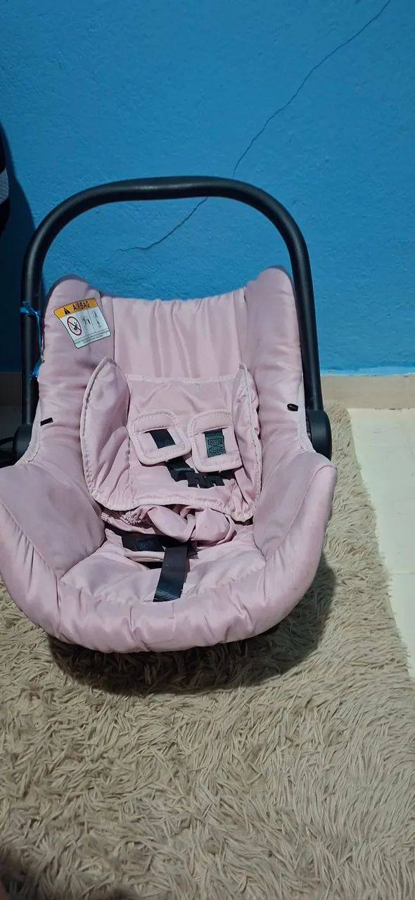 Bebê conforto e poltrona 