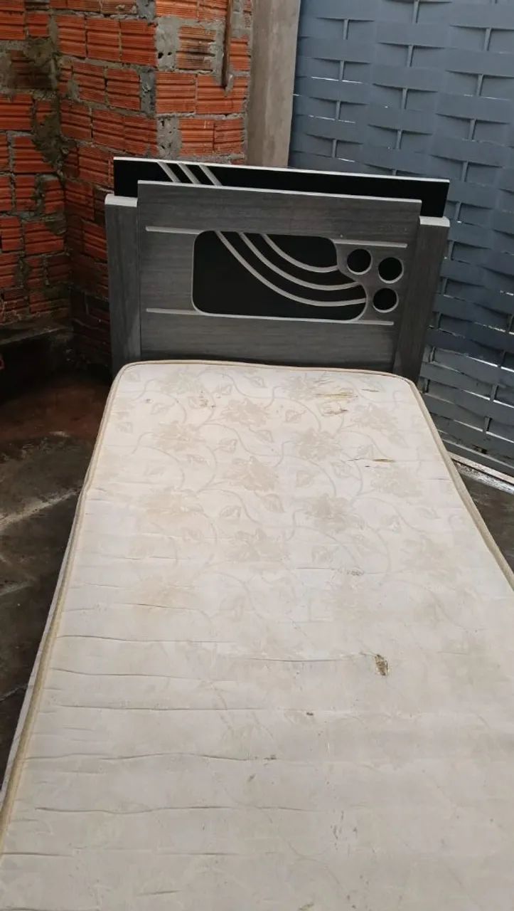 Cama de solteiro com colchão em bom estado  - Foto 2