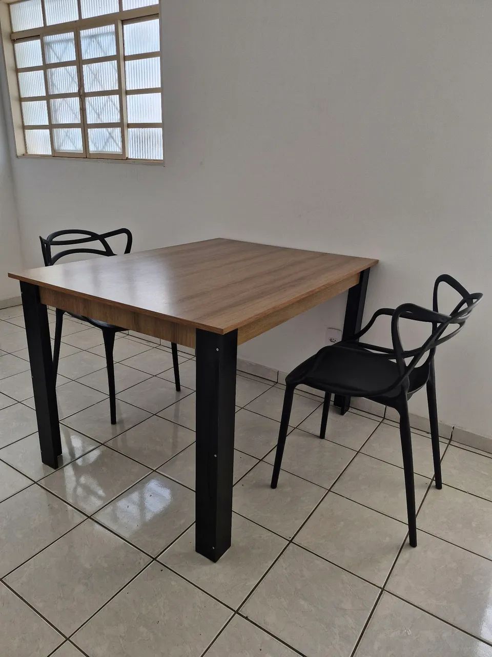 Mesa de Jantar com Duas Cadeiras Marrom Preto