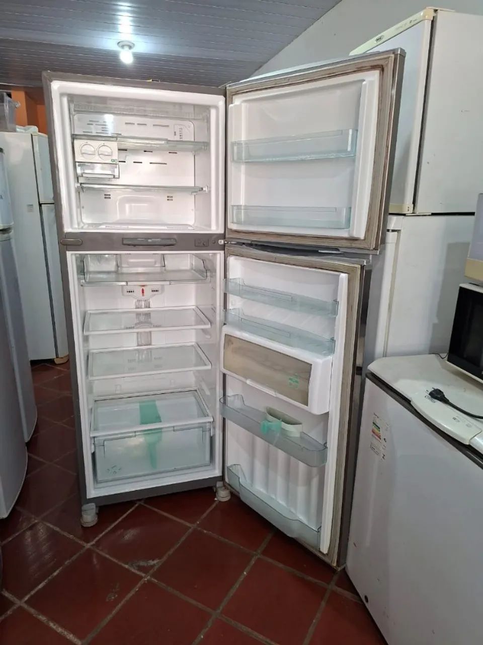 Geladeira consul inox 450 litros com detalhes na parte externa  - Foto 5