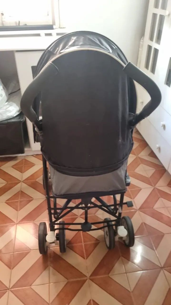 Carrinho de bebê seminovo da marca Chicco. - Foto 4