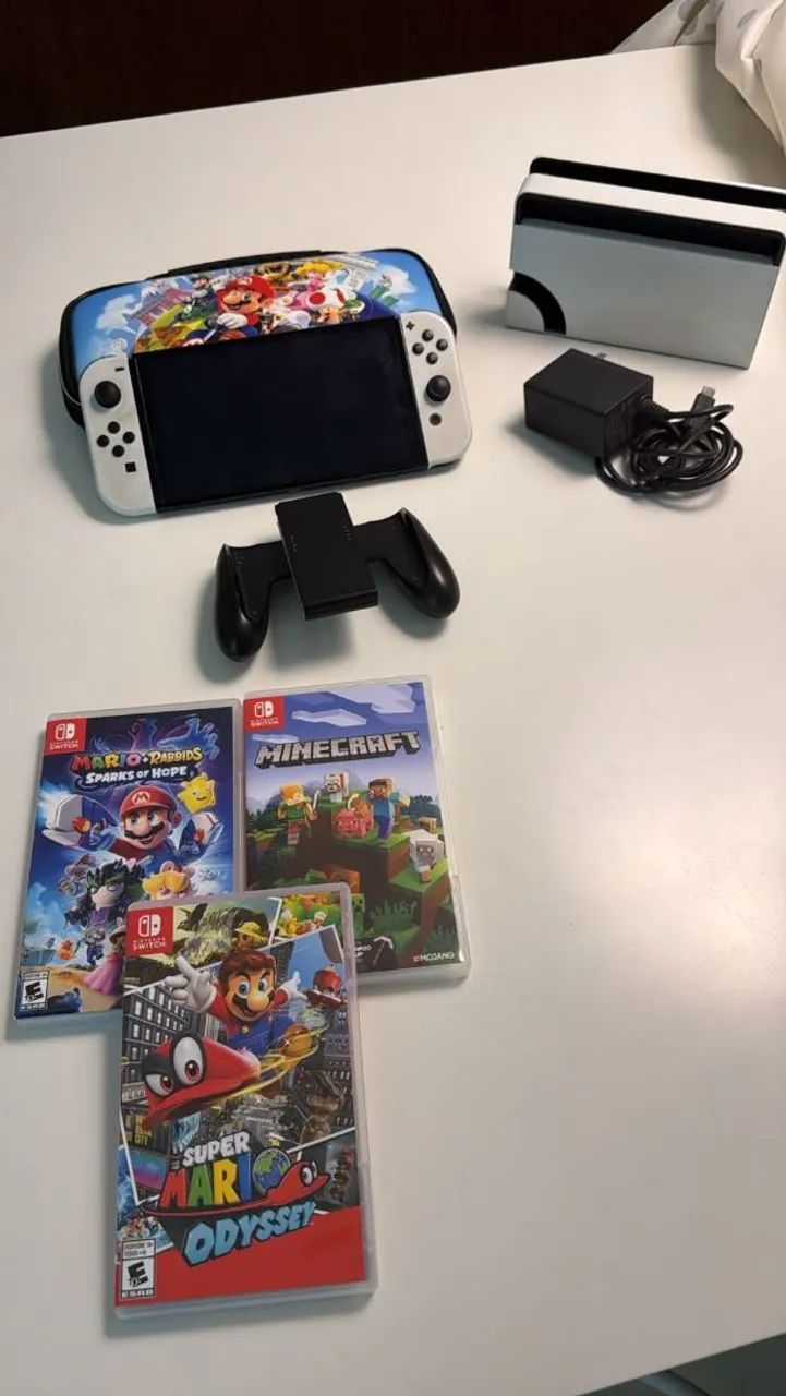 Nintendo Switch Oled com 4 jogos