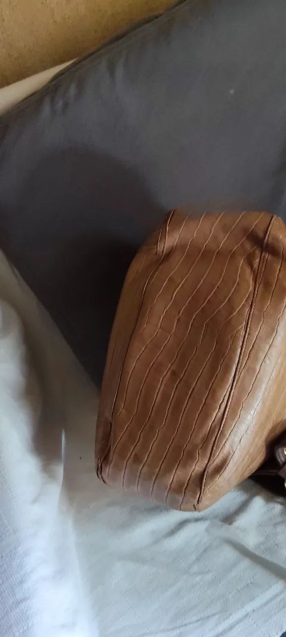 Uma Bolsa grande de couro linda  - Foto 4