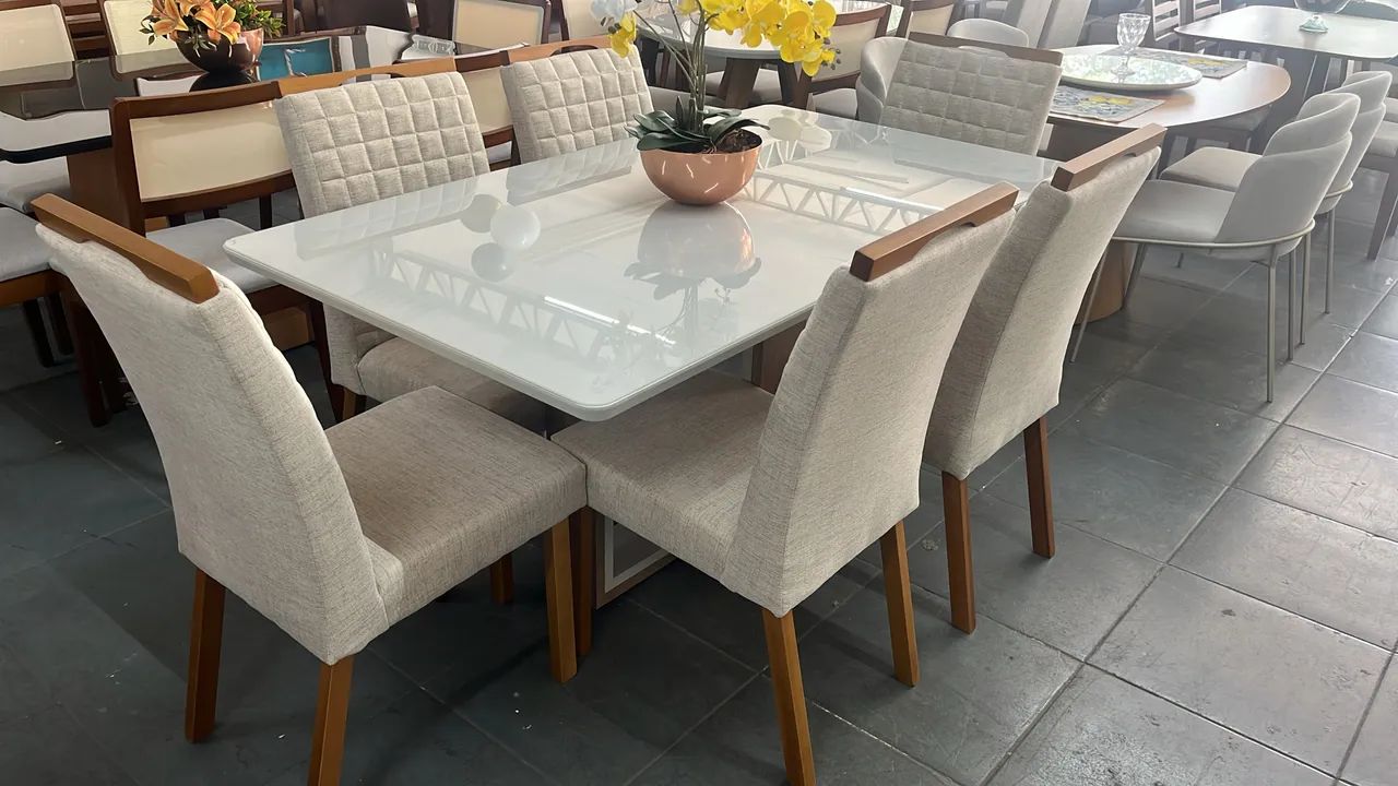 Mesa completa com cadeiras de madeira  - Foto 2