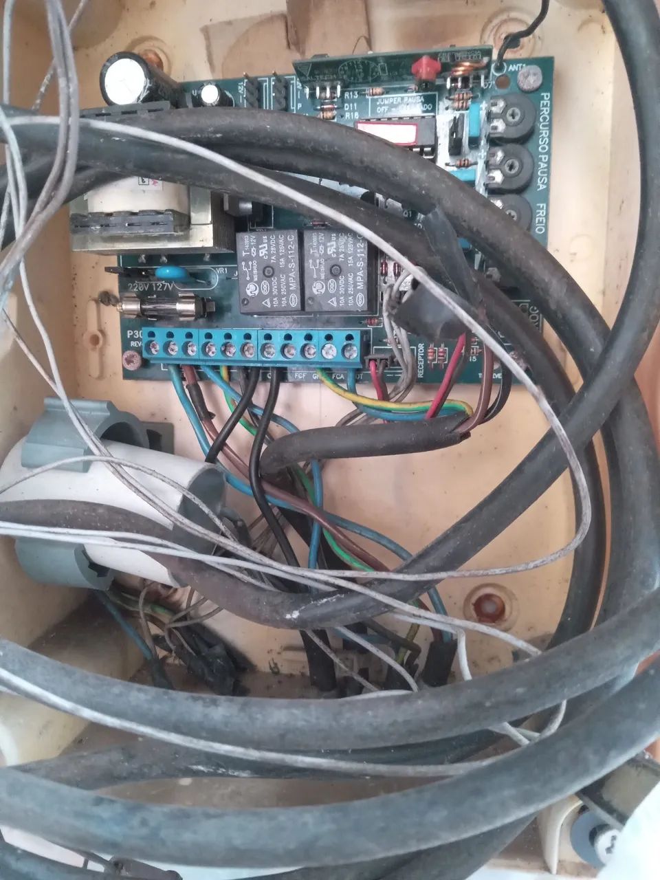 MOTOR DE PORTÃO ELETRÔNICO  COM GRAMALHEIRA E PLACA DE. ELEVAÇÃO  - Foto 2