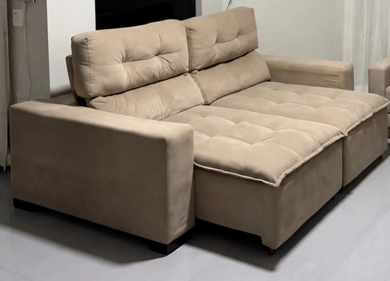 Sofá Retrátil e Reclinável Bege - R$ 900